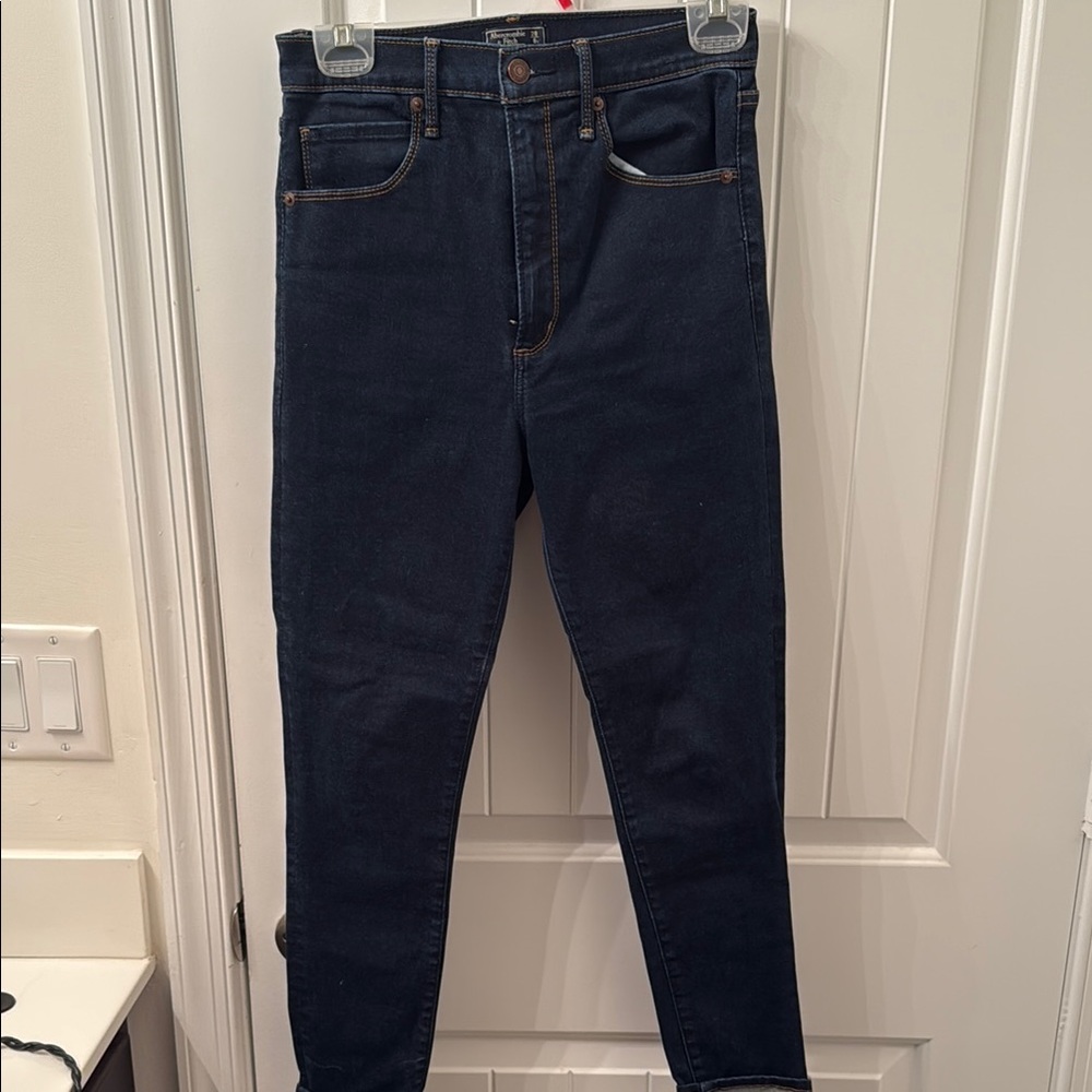 GENTLY WORN Abercrombie & Fitch Ultra High Rise Super Skinny - Size 6S